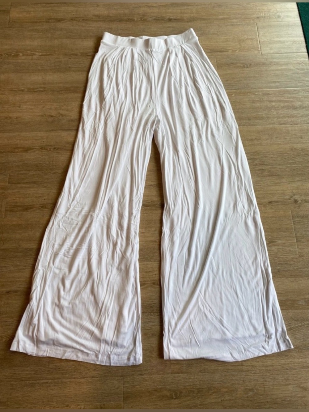 Women’s White Tory Two Piece Set - Picture 4 of 4